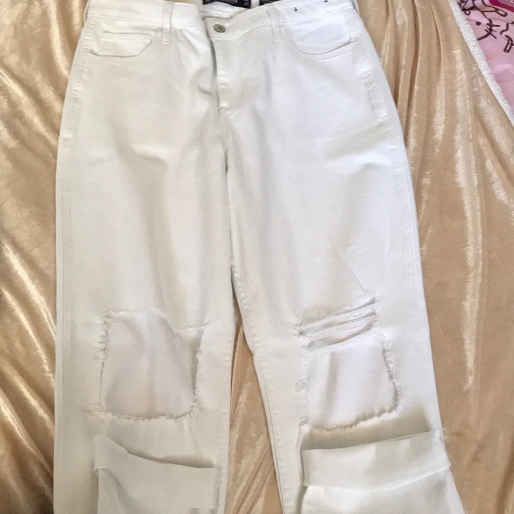 White mom jeans w rips